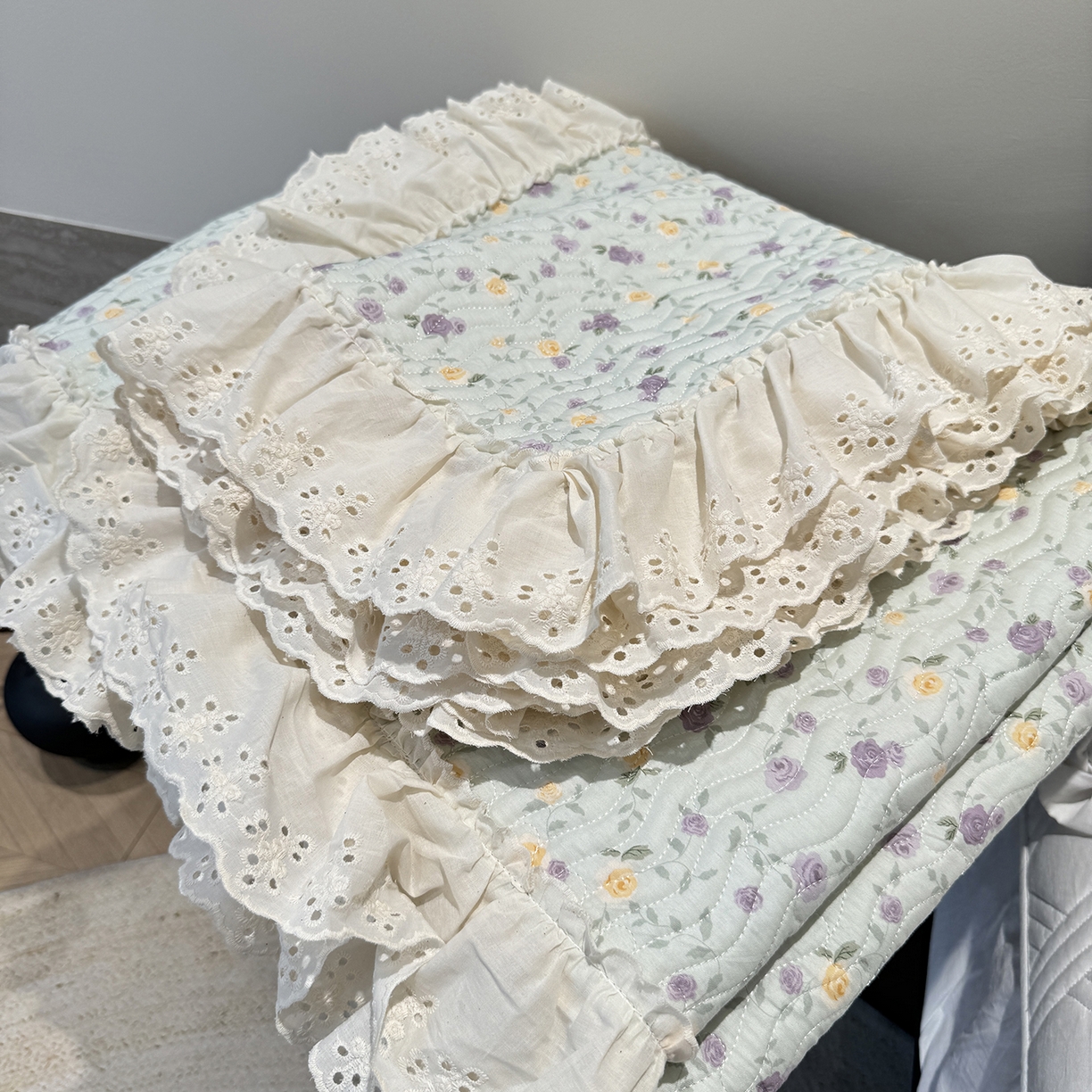 91家纺网 家纺一手货源 找家纺 莱豫家纺 2025秋冬新款纯棉床盖三件套可配同款四季被同款被套 稚嫩蔷薇