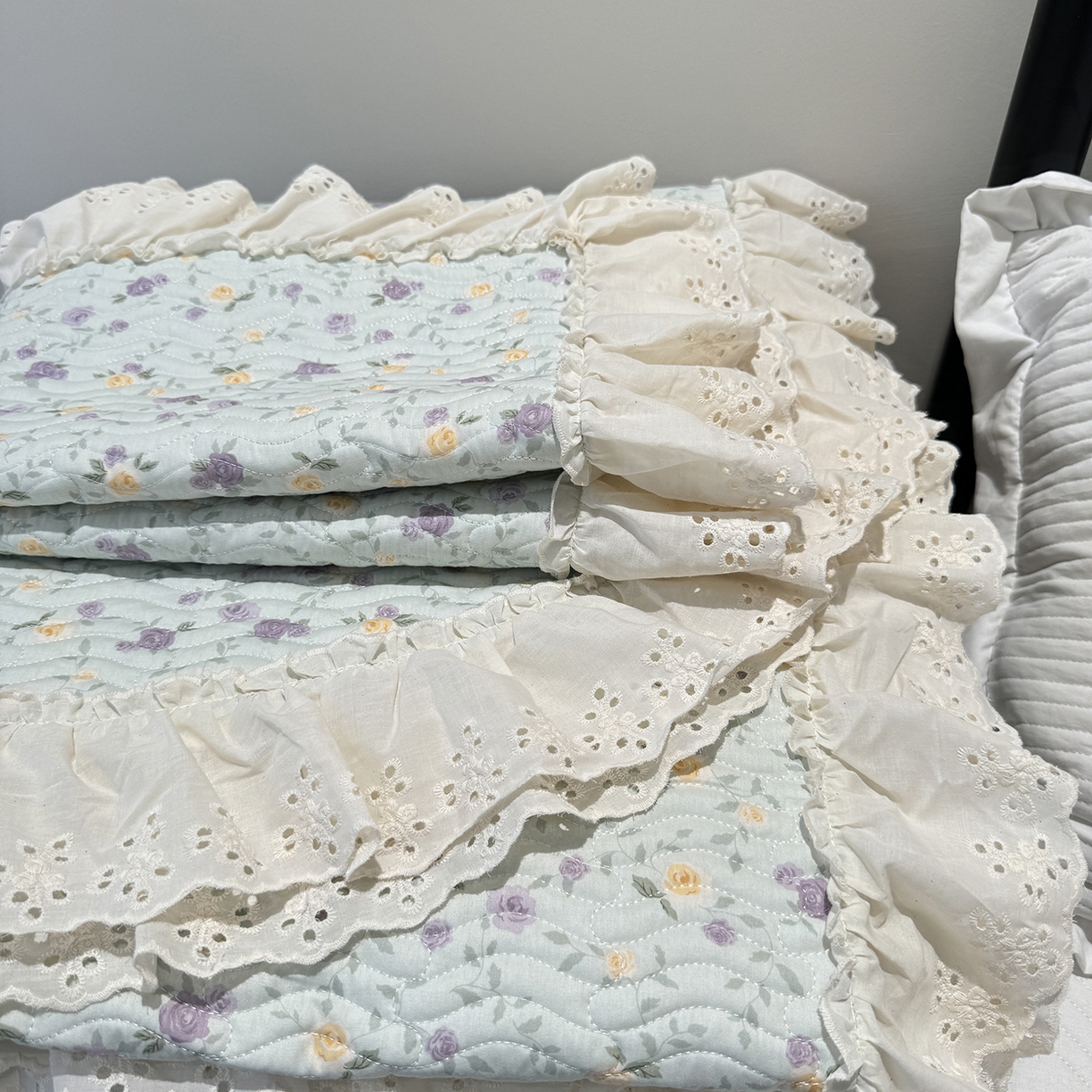 91家纺网 家纺一手货源 找家纺 莱豫家纺 2025秋冬新款纯棉床盖三件套可配同款四季被同款被套 稚嫩蔷薇