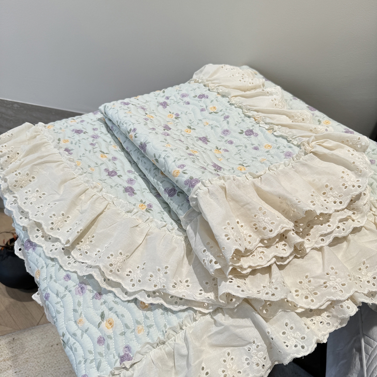 91家纺网 家纺一手货源 找家纺 莱豫家纺 2025秋冬新款纯棉床盖三件套可配同款四季被同款被套 稚嫩蔷薇