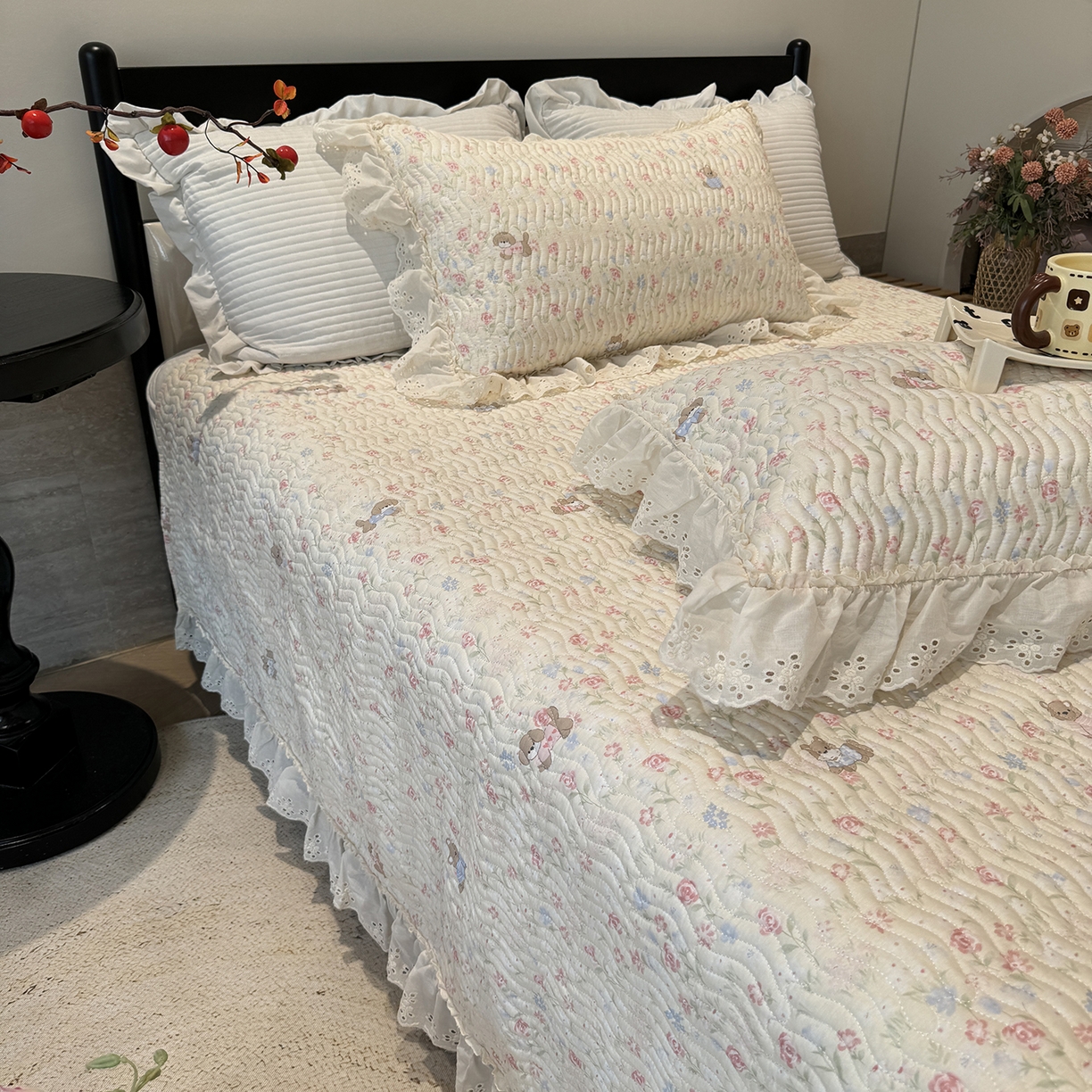 91家纺网 家纺一手货源 找家纺 莱豫家纺 2025秋冬新款纯棉床盖三件套可配同款四季被同款被套 小小花园