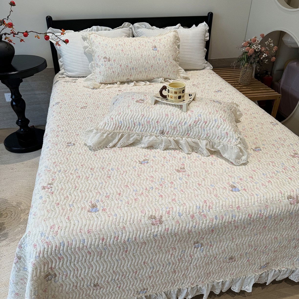 91家纺网 家纺一手货源 找家纺 莱豫家纺 2025秋冬新款纯棉床盖三件套可配同款四季被同款被套 小小花园