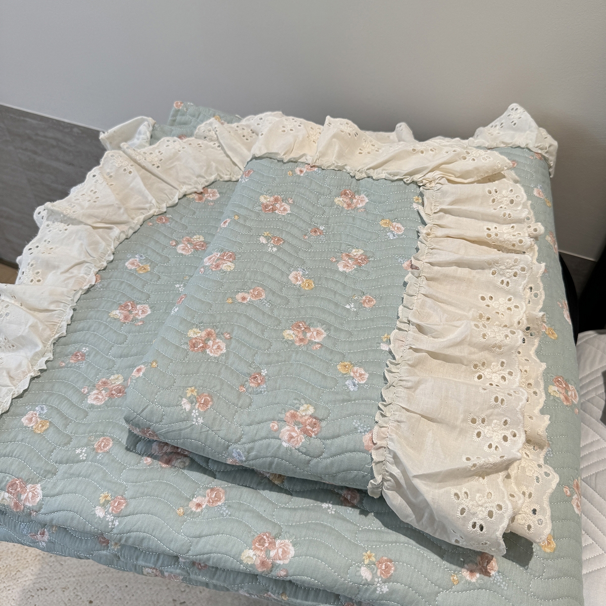 91家纺网 家纺一手货源 找家纺 莱豫家纺 2025秋冬新款纯棉床盖三件套可配同款四季被同款被套 沐辰花绿