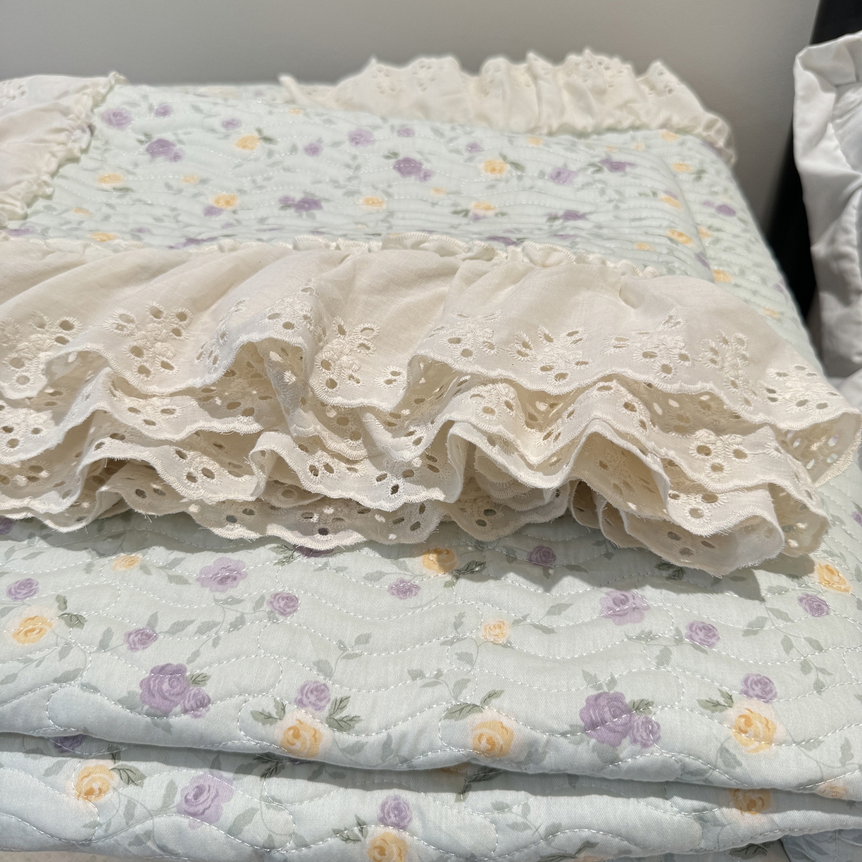 91家纺网 家纺一手货源 找家纺 莱豫家纺 2025秋冬新款纯棉床盖三件套可配同款四季被同款被套 稚嫩蔷薇