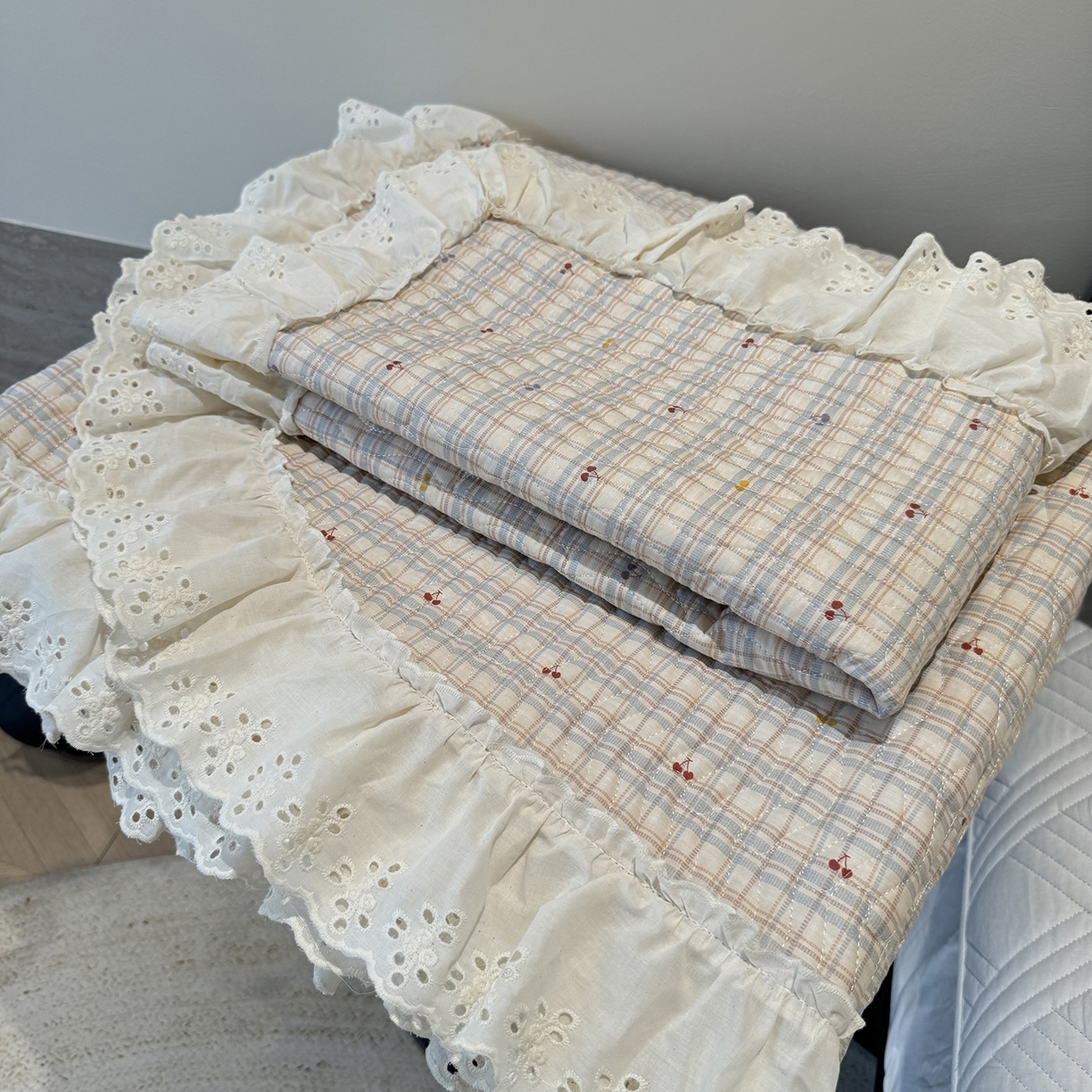 91家纺网 家纺一手货源 找家纺 莱豫家纺 2025秋冬新款纯棉床盖三件套可配同款四季被同款被套 樱桃可可