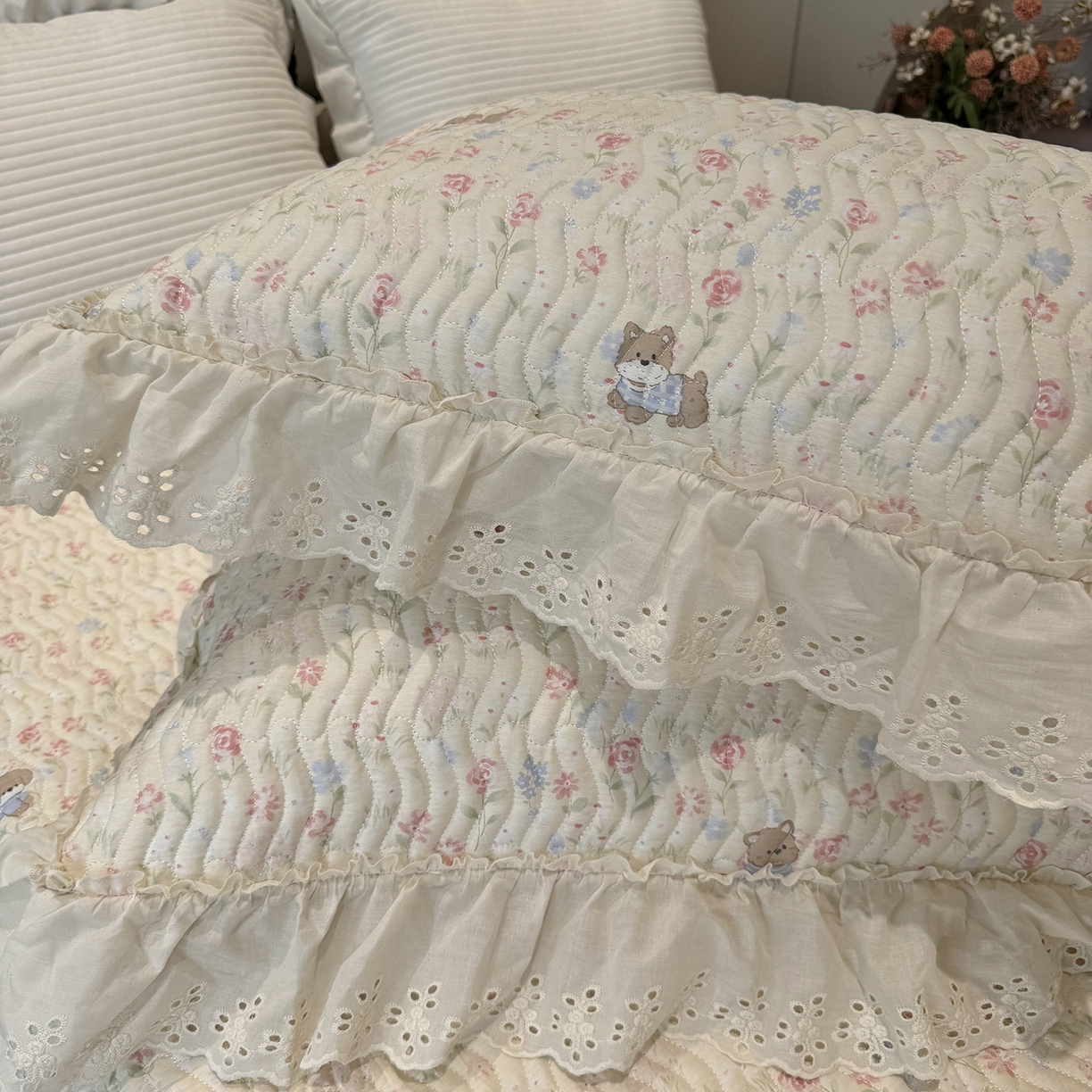 91家纺网 家纺一手货源 找家纺 莱豫家纺 2025秋冬新款纯棉床盖三件套可配同款四季被同款被套 小小花园