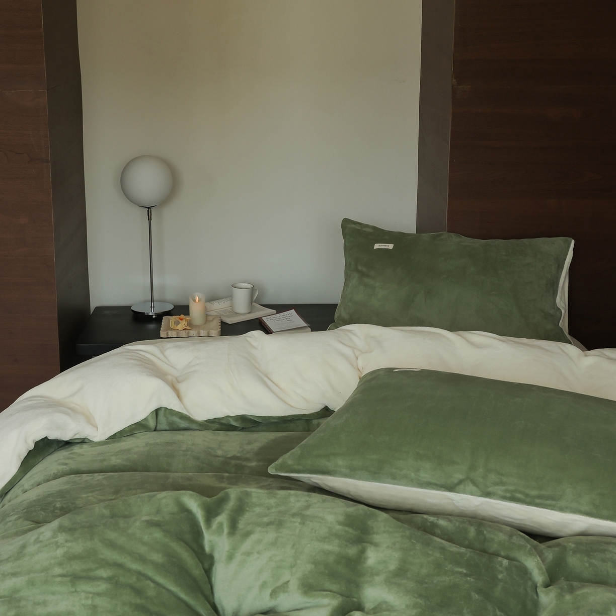 91家纺网 家纺一手货源 找家纺 时光里 2025新款230克纯色双拼牛奶绒四件套 橄榄绿拼奶白