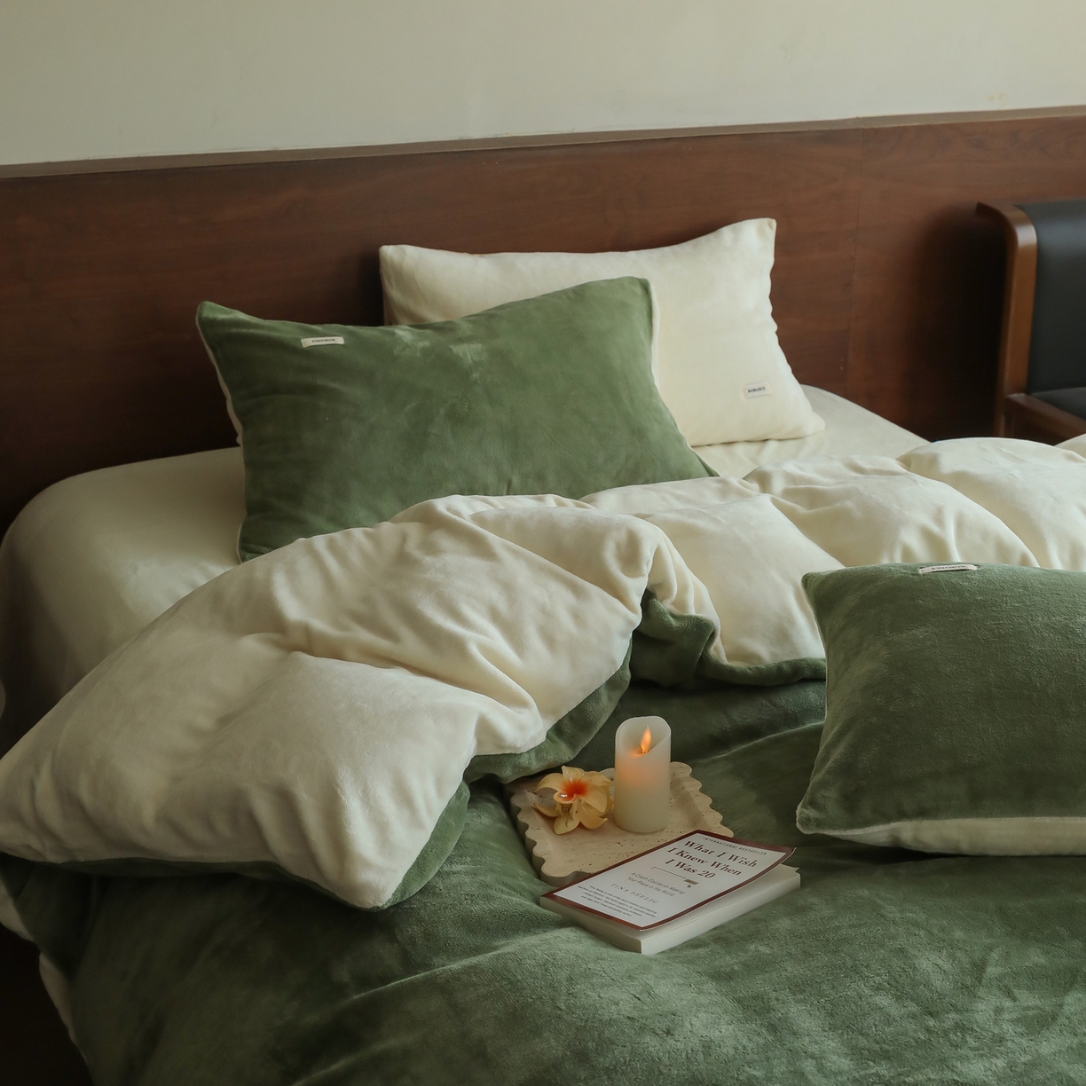 91家纺网 家纺一手货源 找家纺 时光里 2025新款230克纯色双拼牛奶绒四件套 橄榄绿拼奶白