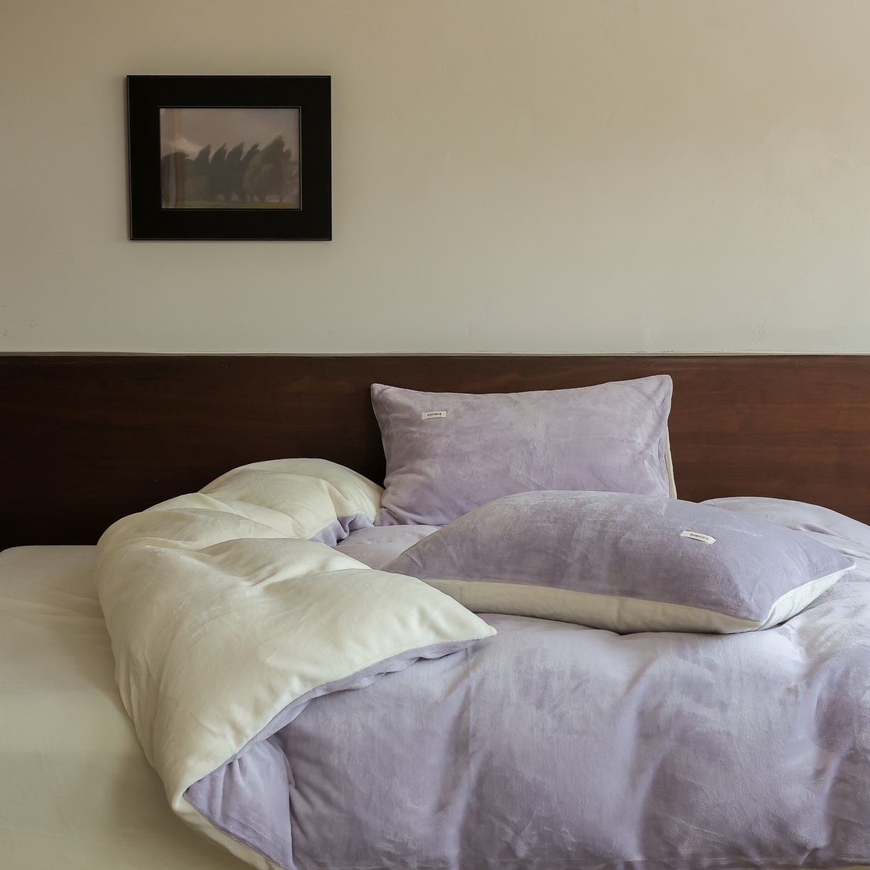 91家纺网 家纺一手货源 找家纺 时光里 2025新款230克纯色双拼牛奶绒四件套 浅紫拼奶白