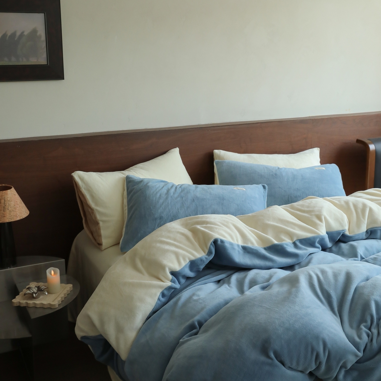 91家纺网 家纺一手货源 找家纺 时光里 2025新款230克纯色双拼牛奶绒四件套 复古蓝拼奶白