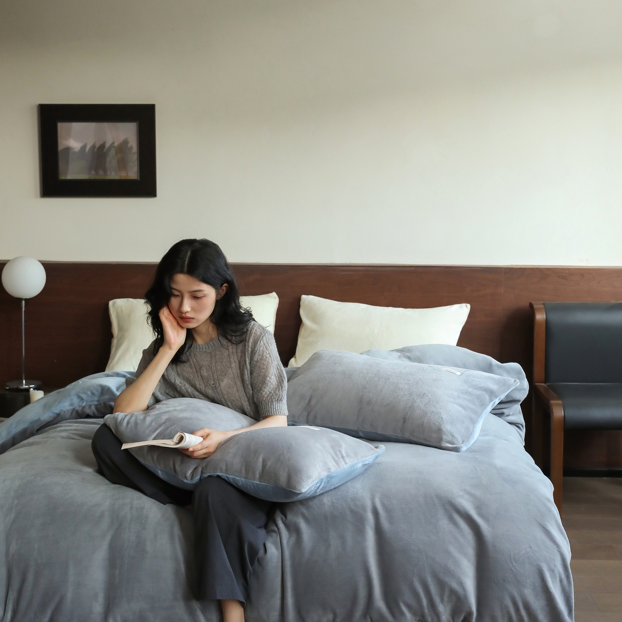 91家纺网 家纺一手货源 找家纺 时光里 2025新款230克纯色双拼牛奶绒四件套 古典灰拼复古蓝