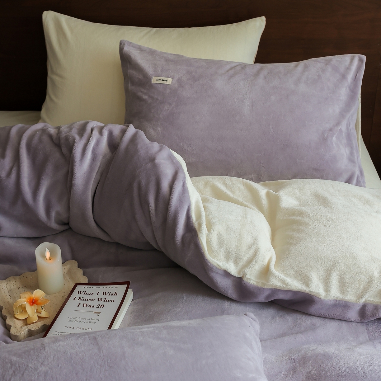 91家纺网 家纺一手货源 找家纺 时光里 2025新款230克纯色双拼牛奶绒四件套 浅紫拼奶白