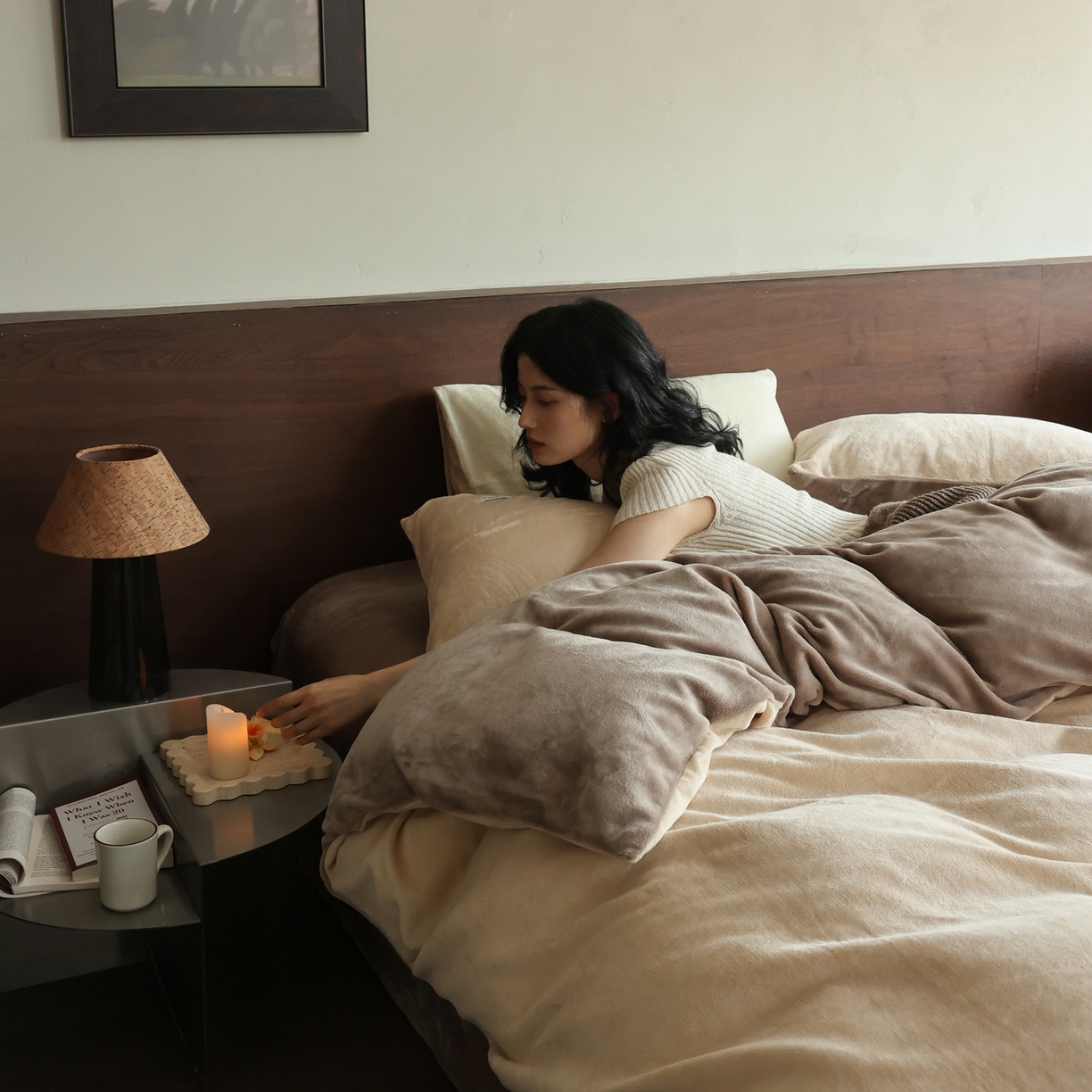 91家纺网 家纺一手货源 找家纺 时光里 2025新款230克纯色双拼牛奶绒四件套 杏仁拼米咖