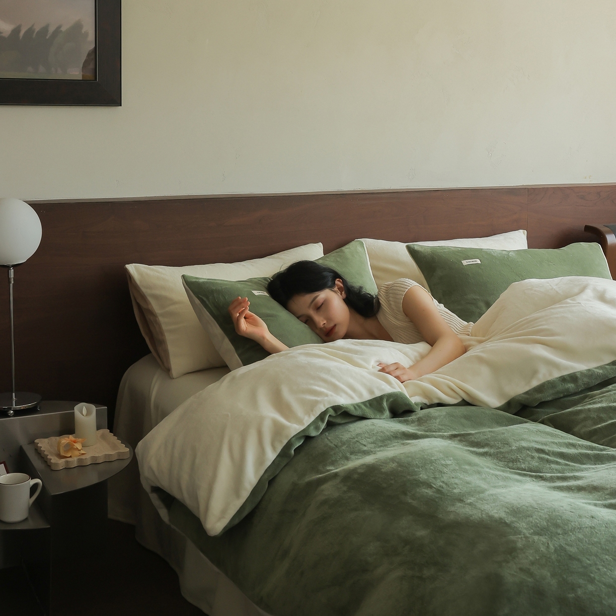 91家纺网 家纺一手货源 找家纺 时光里 2025新款230克纯色双拼牛奶绒四件套 橄榄绿拼奶白