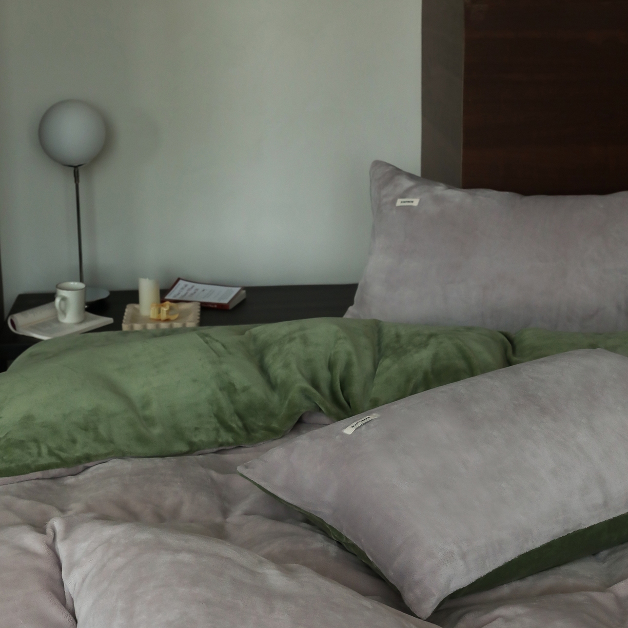 91家纺网 家纺一手货源 找家纺 时光里 2025新款230克纯色双拼牛奶绒四件套 星际灰拼橄榄绿