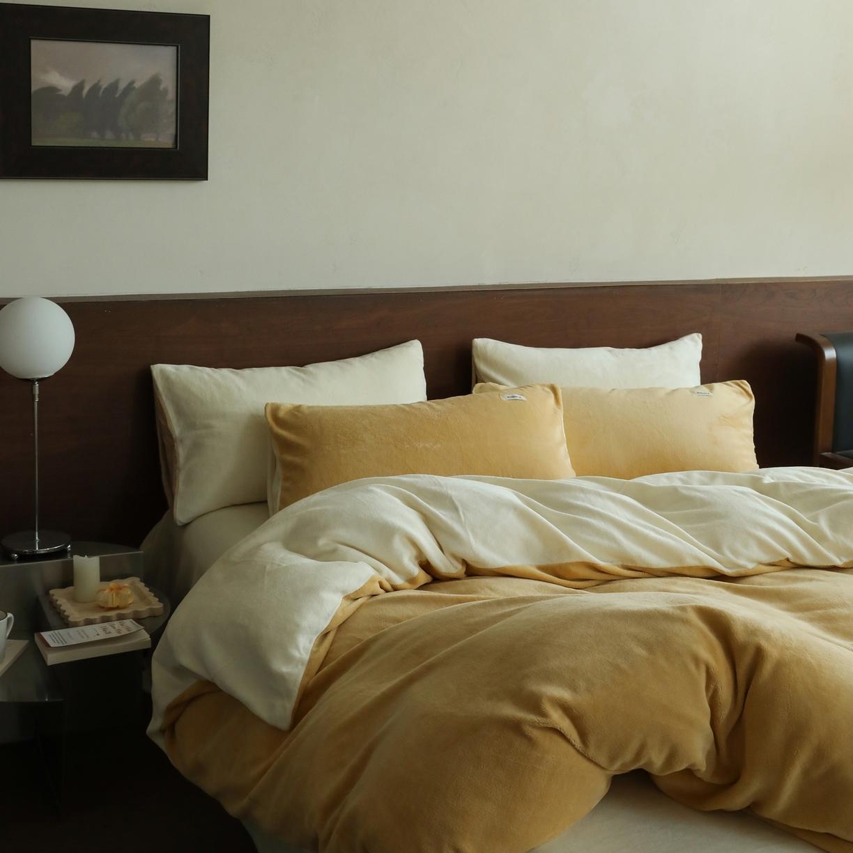 91家纺网 家纺一手货源 找家纺 时光里 2025新款230克纯色双拼牛奶绒四件套 沙漠黄拼奶白