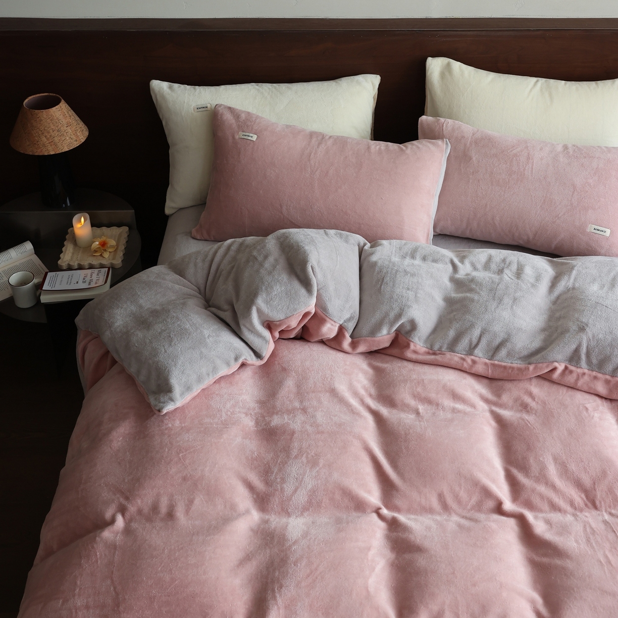 91家纺网 家纺一手货源 找家纺 时光里 2025新款230克纯色双拼牛奶绒四件套 藕粉拼星际灰