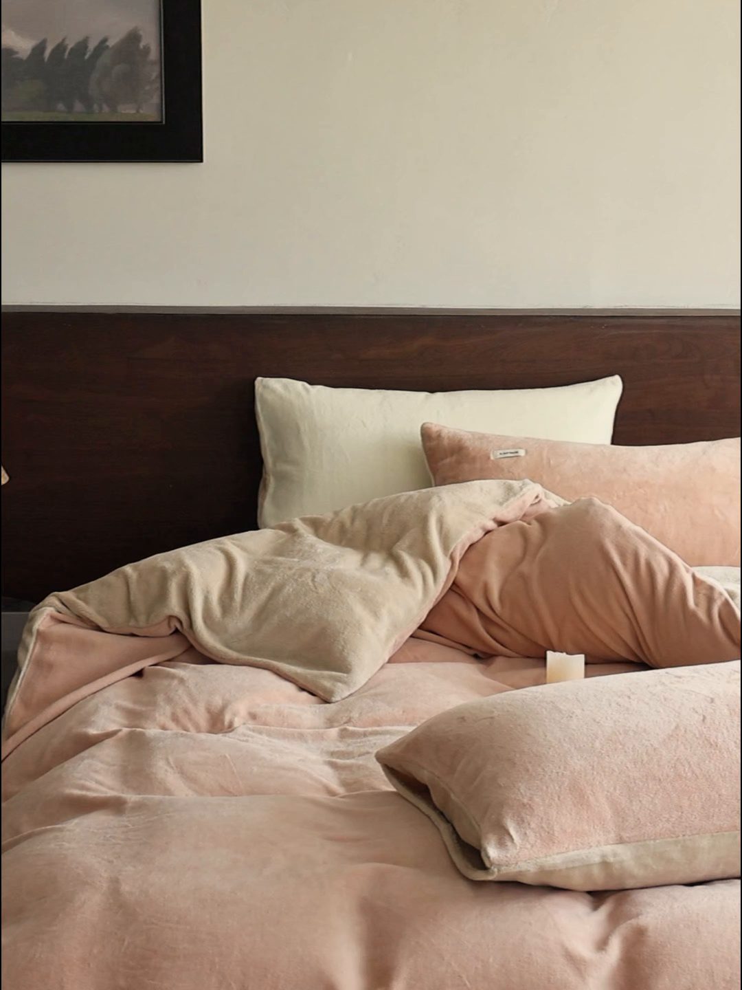 91家纺网 家纺一手货源 找家纺 时光里 2025新款230克纯色双拼牛奶绒四件套 浅驼拼杏仁