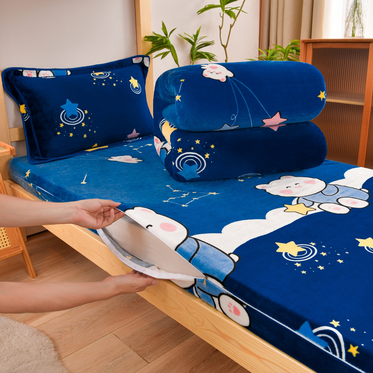 91家纺网 家纺一手货源 找家纺 居尚家纺 2025新款牛奶绒学生三件套床褥套床笠三件套 可爱熊