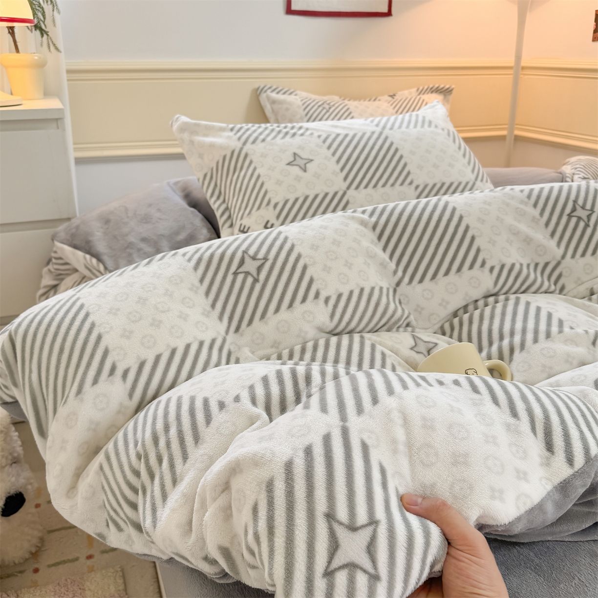 91家纺网 家纺一手货源 找家纺 （总）艾特你 2025新款小清新高克重加厚牛奶绒印花四件套--风格二小窝图