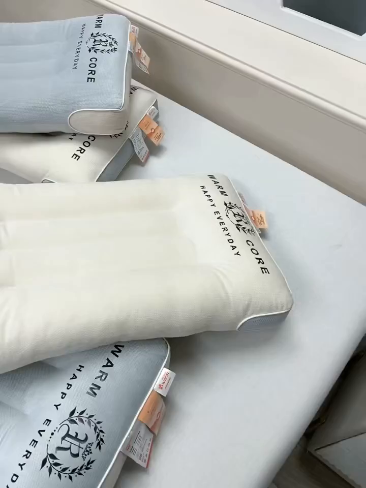 91家纺网 家纺一手货源 找家纺 （总）枕之坊 2025新款肩颈释压倍暖枕枕头枕芯
