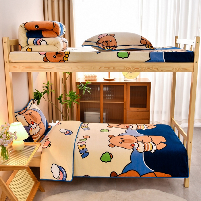 91家纺网 家纺一手货源 找家纺 居尚家纺 2025新款牛奶绒学生三件套床褥套床笠三件套 嘟嘟熊