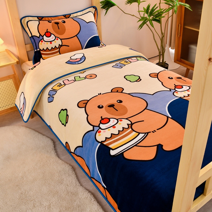 91家纺网 家纺一手货源 找家纺 居尚家纺 2025新款牛奶绒学生三件套床褥套床笠三件套 嘟嘟熊