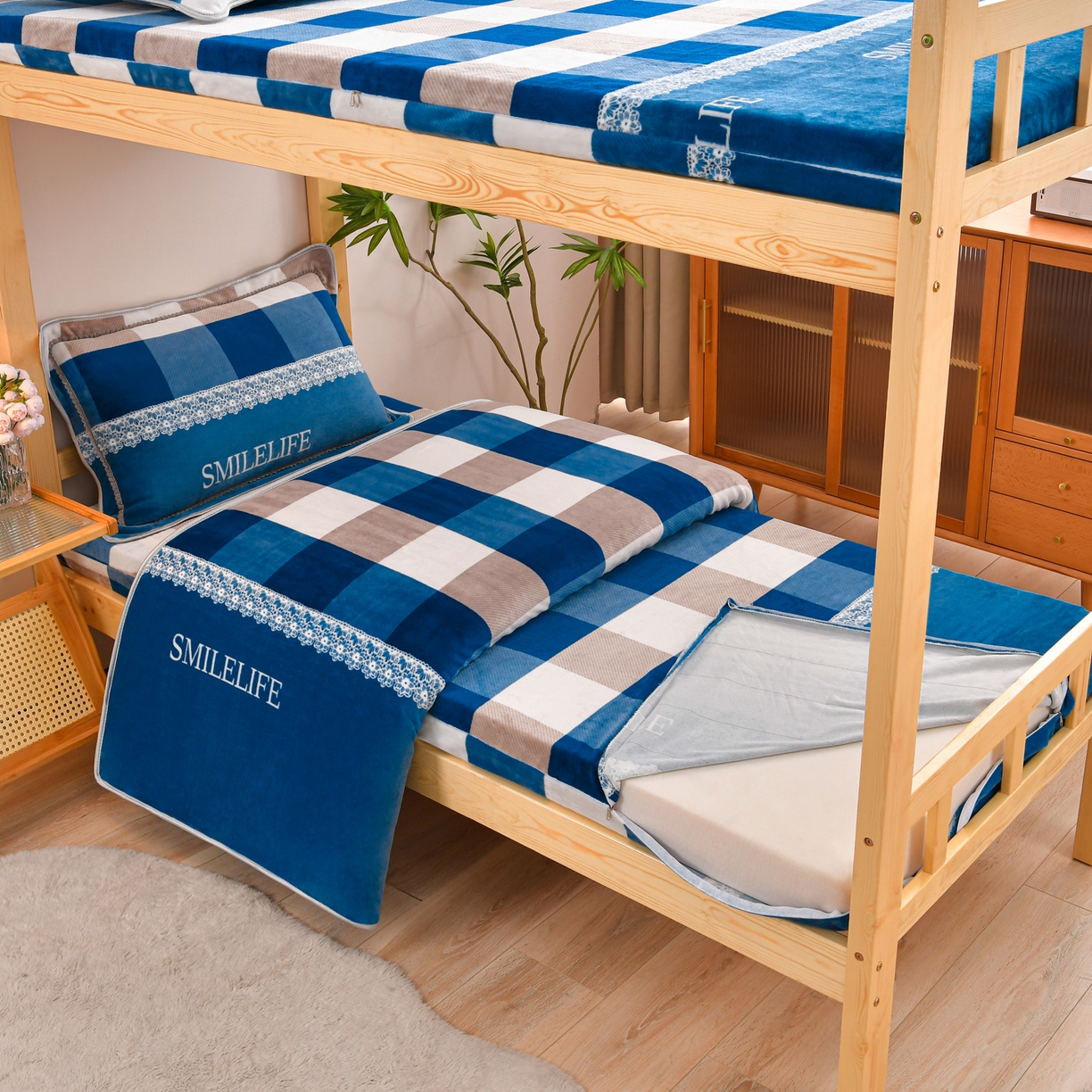 居尚家纺 2025新款牛奶绒学生三件套床褥套床笠三件套 灰兰格