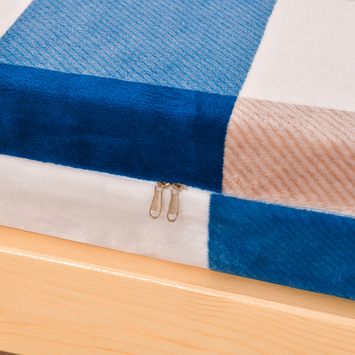 91家纺网 家纺一手货源 找家纺 居尚家纺 2025新款牛奶绒学生三件套床褥套床笠三件套 灰兰格