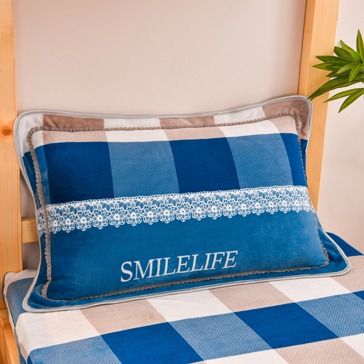 91家纺网 家纺一手货源 找家纺 居尚家纺 2025新款牛奶绒学生三件套床褥套床笠三件套 灰兰格