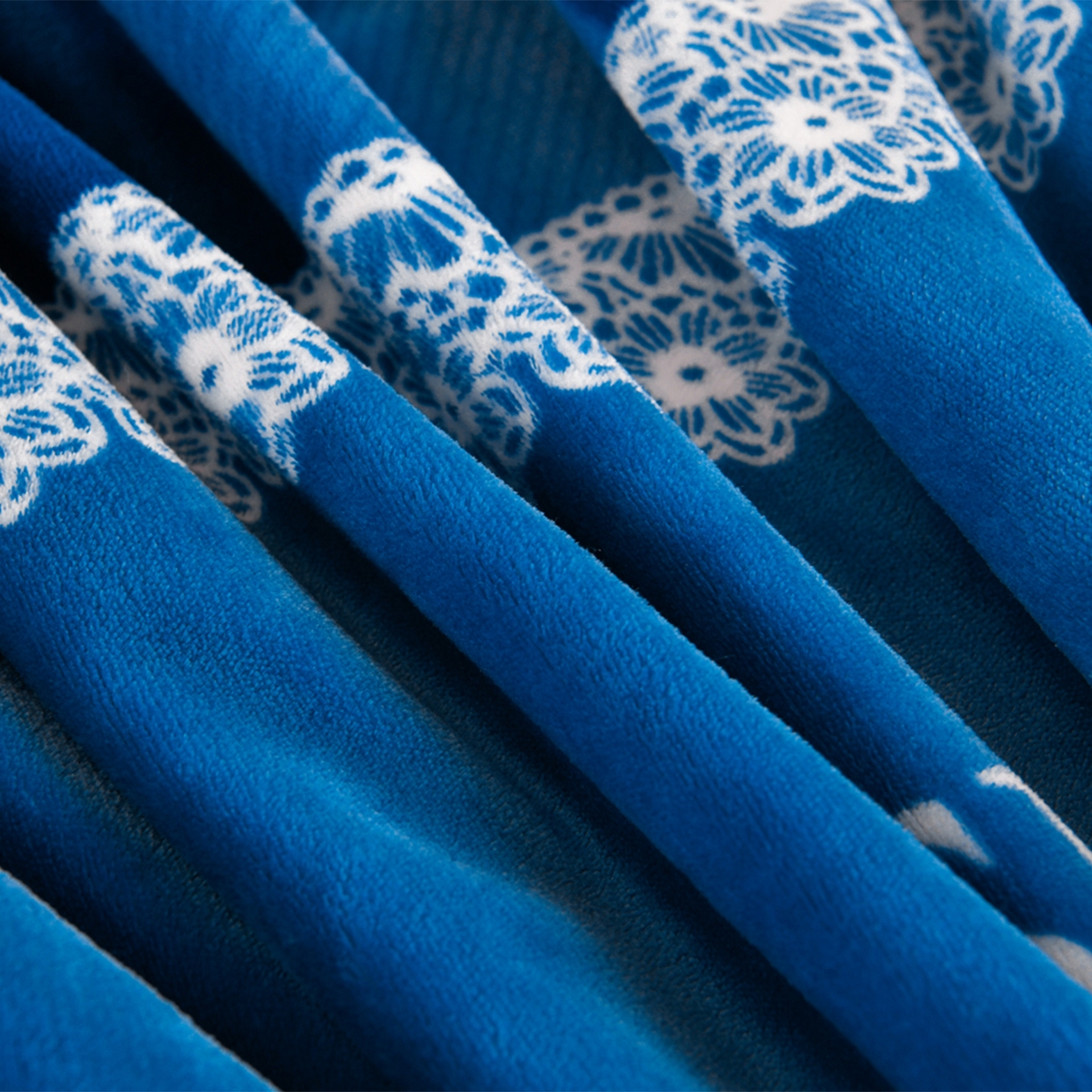 91家纺网 家纺一手货源 找家纺 居尚家纺 2025新款牛奶绒学生三件套床褥套床笠三件套 灰兰格