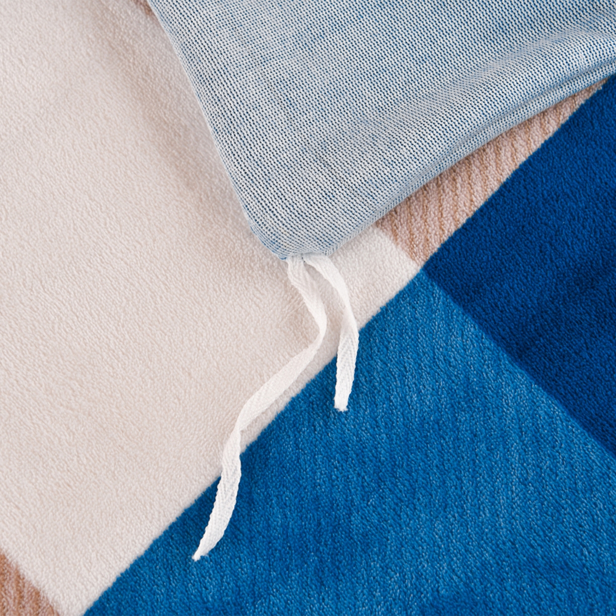 91家纺网 家纺一手货源 找家纺 居尚家纺 2025新款牛奶绒学生三件套床褥套床笠三件套 灰兰格