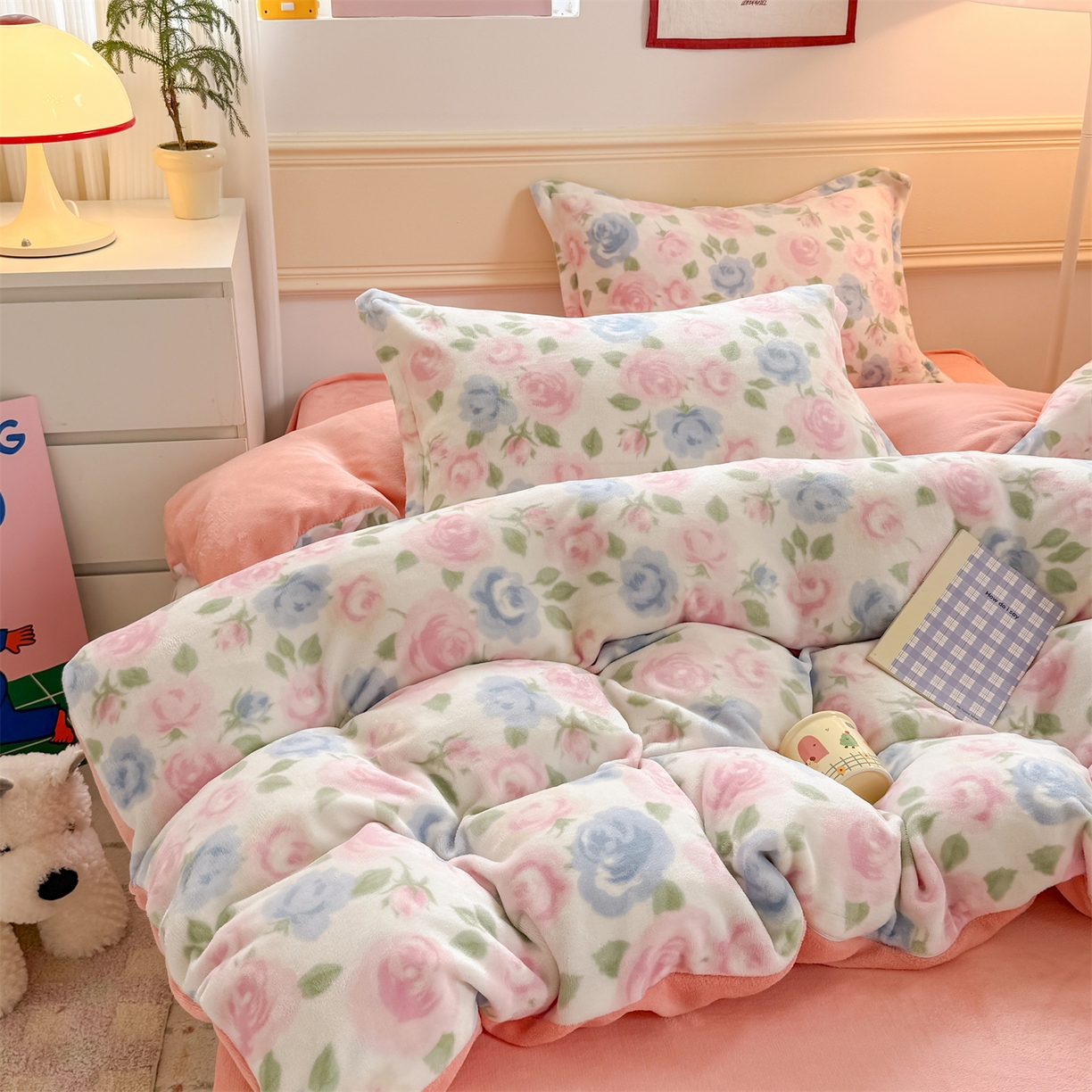 91家纺网 家纺一手货源 找家纺 （总）艾特你 2025新款小清新高克重加厚牛奶绒印花四件套--风格二小窝图