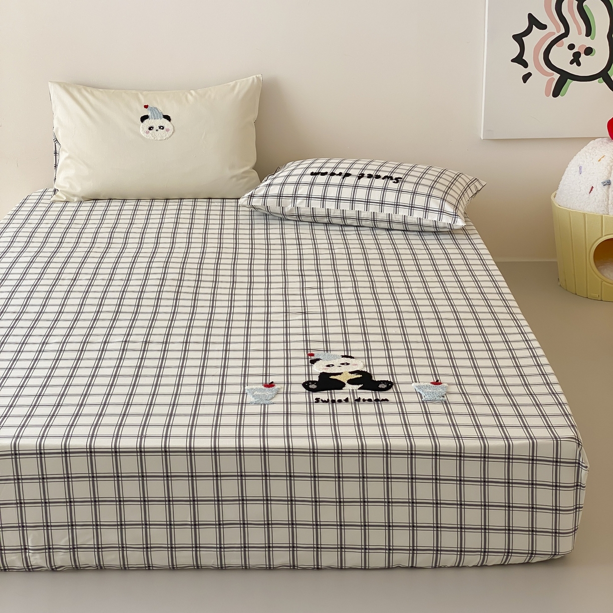 91家纺网 家纺一手货源 找家纺 （总）时光里 2025新款100S卡通风贡缎毛巾绣单床笠