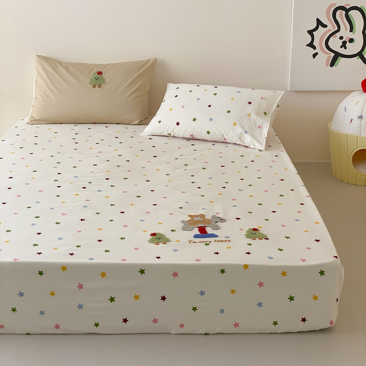 91家纺网 家纺一手货源 找家纺 （总）时光里 2025新款100S卡通风贡缎毛巾绣单床笠