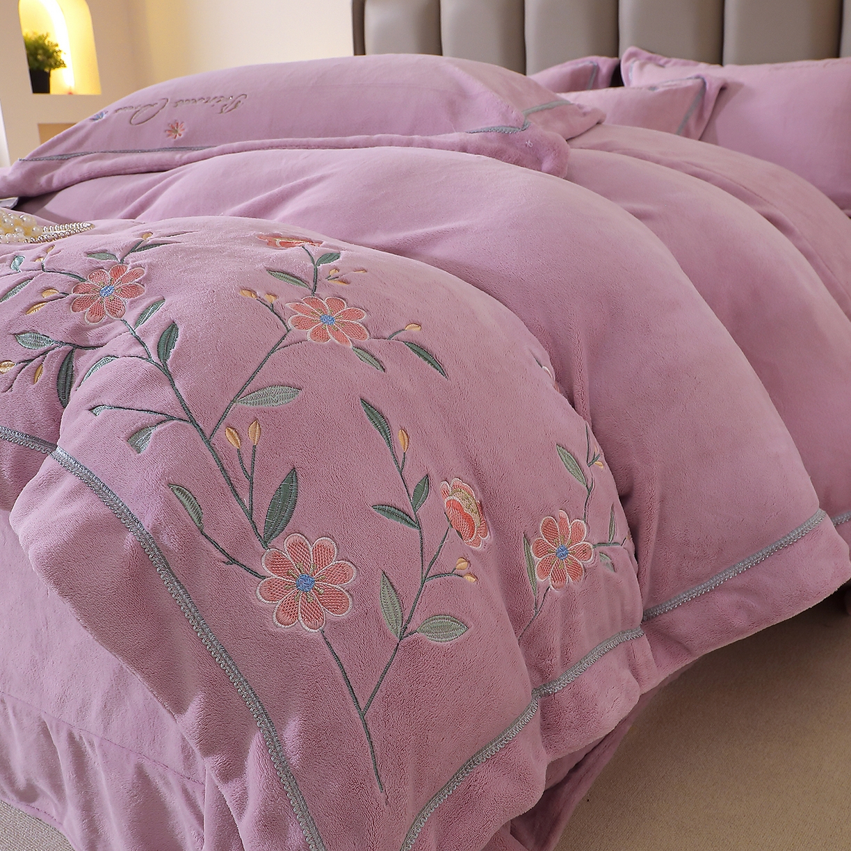 91家纺网 家纺一手货源 找家纺 （总）棠薇家纺 2025新款秋冬太阳绒牛奶绒四件套珊瑚绒床上绒四件套冬季加绒法兰绒