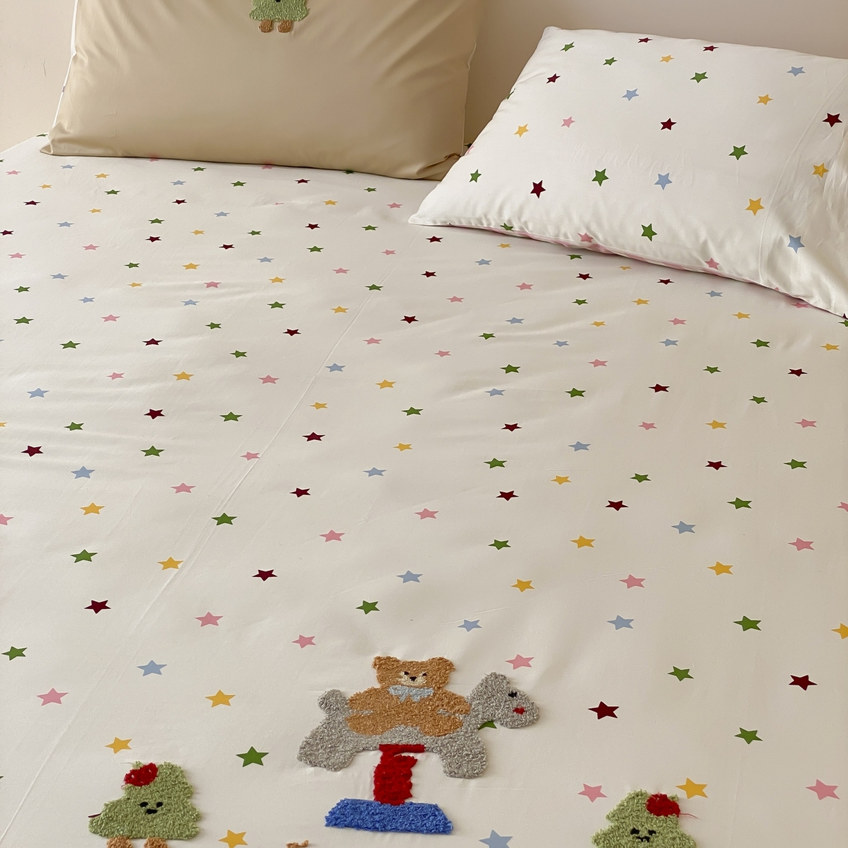 91家纺网 家纺一手货源 找家纺 （总）时光里 2025新款100S卡通风贡缎毛巾绣单床笠