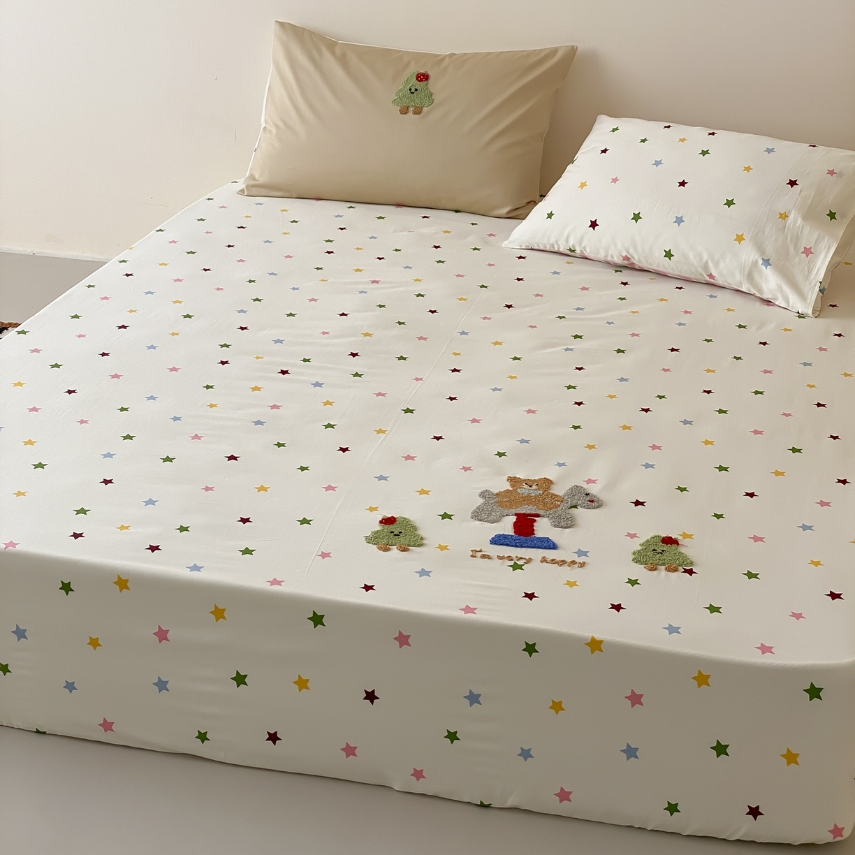 91家纺网 家纺一手货源 找家纺 （总）时光里 2025新款100S卡通风贡缎毛巾绣单床笠