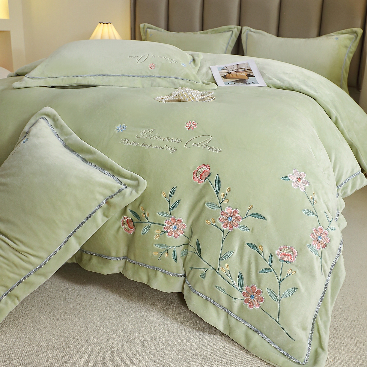 91家纺网 家纺一手货源 找家纺 棠薇家纺 2025新款秋冬太阳绒牛奶绒四件套珊瑚绒床上绒四件套冬季加绒法兰绒 花觅-清新绿