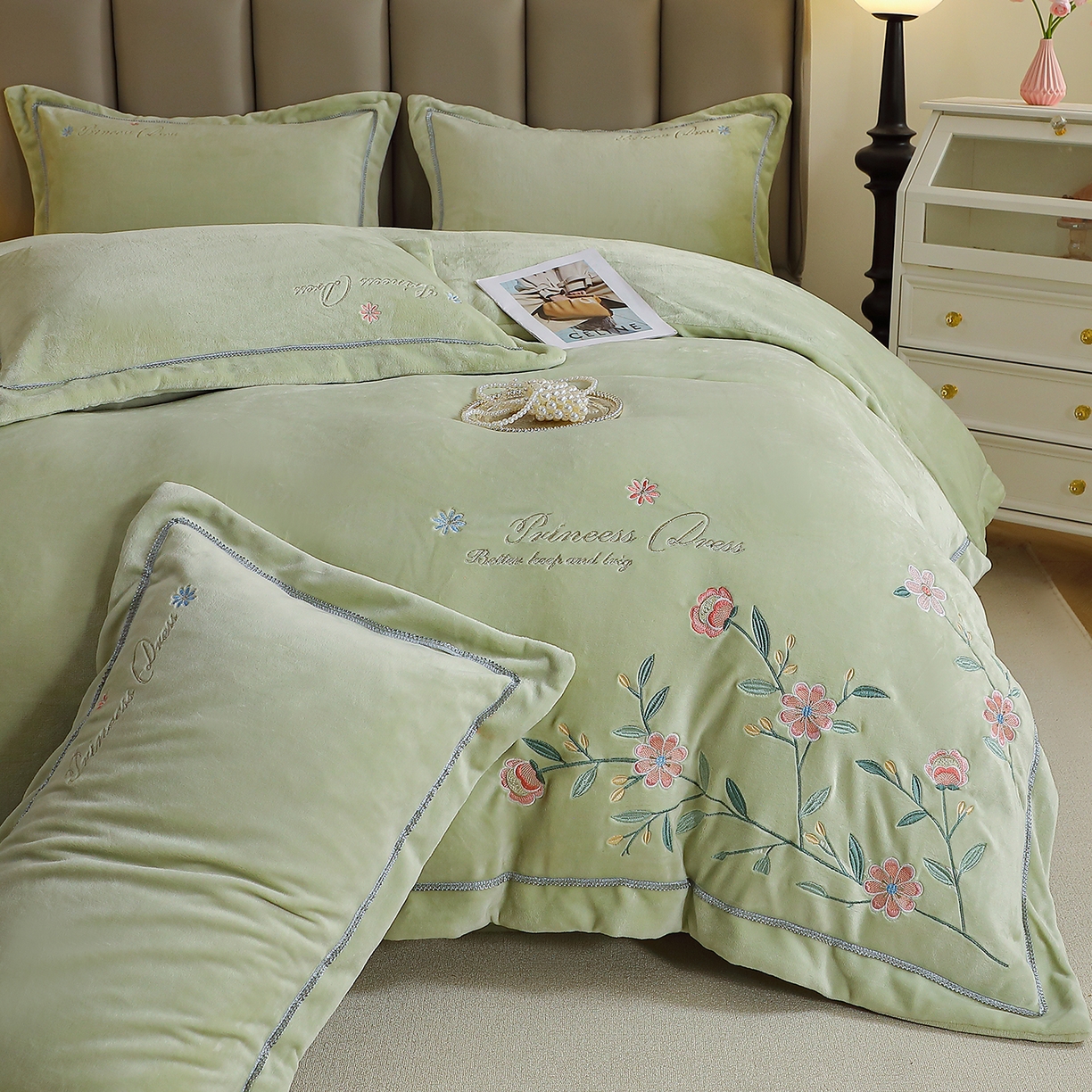 91家纺网 家纺一手货源 找家纺 棠薇家纺 2025新款秋冬太阳绒牛奶绒四件套珊瑚绒床上绒四件套冬季加绒法兰绒 花觅-清新绿