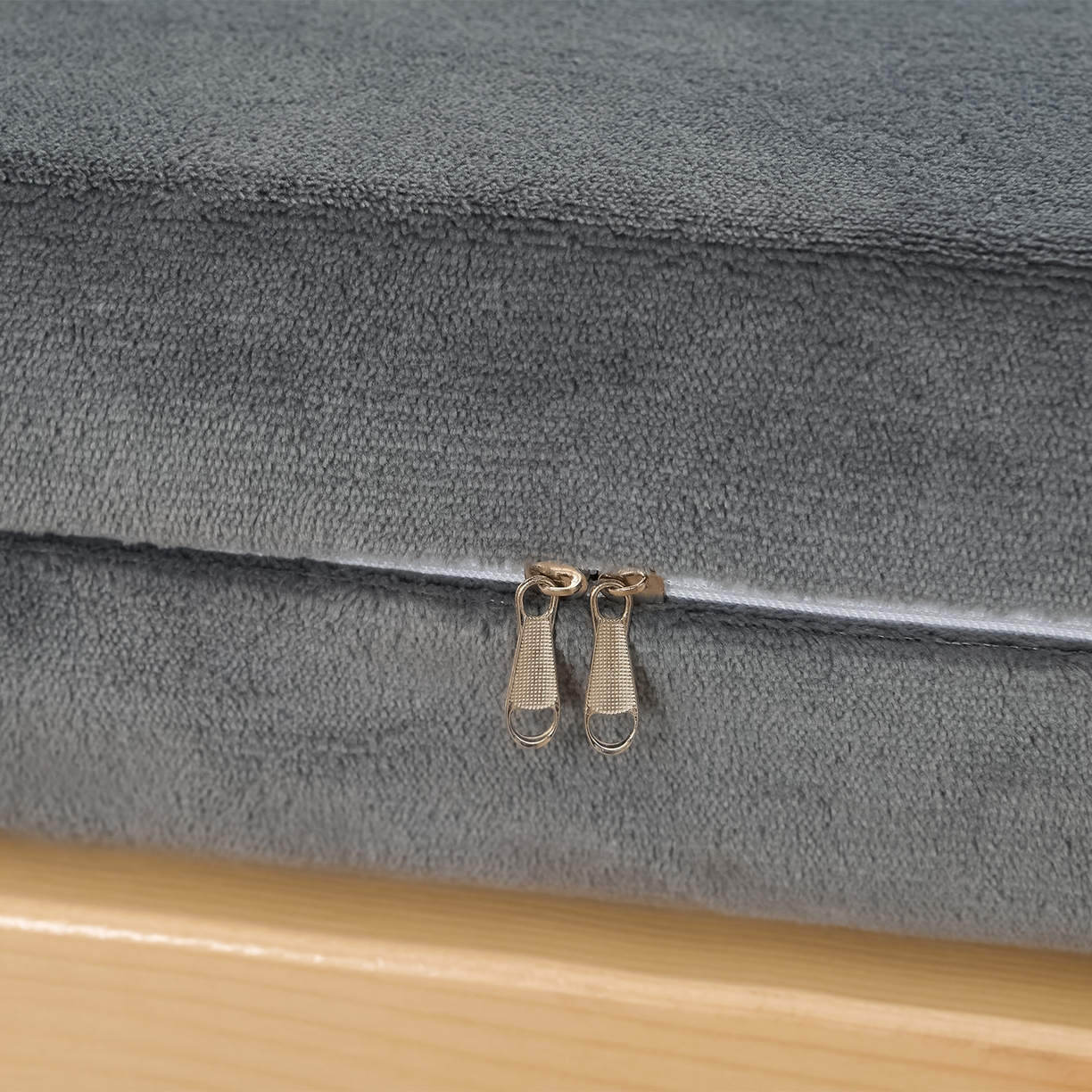 91家纺网 家纺一手货源 找家纺 居尚家纺 2025新款牛奶绒学生三件套床褥套床笠三件套 绅士灰