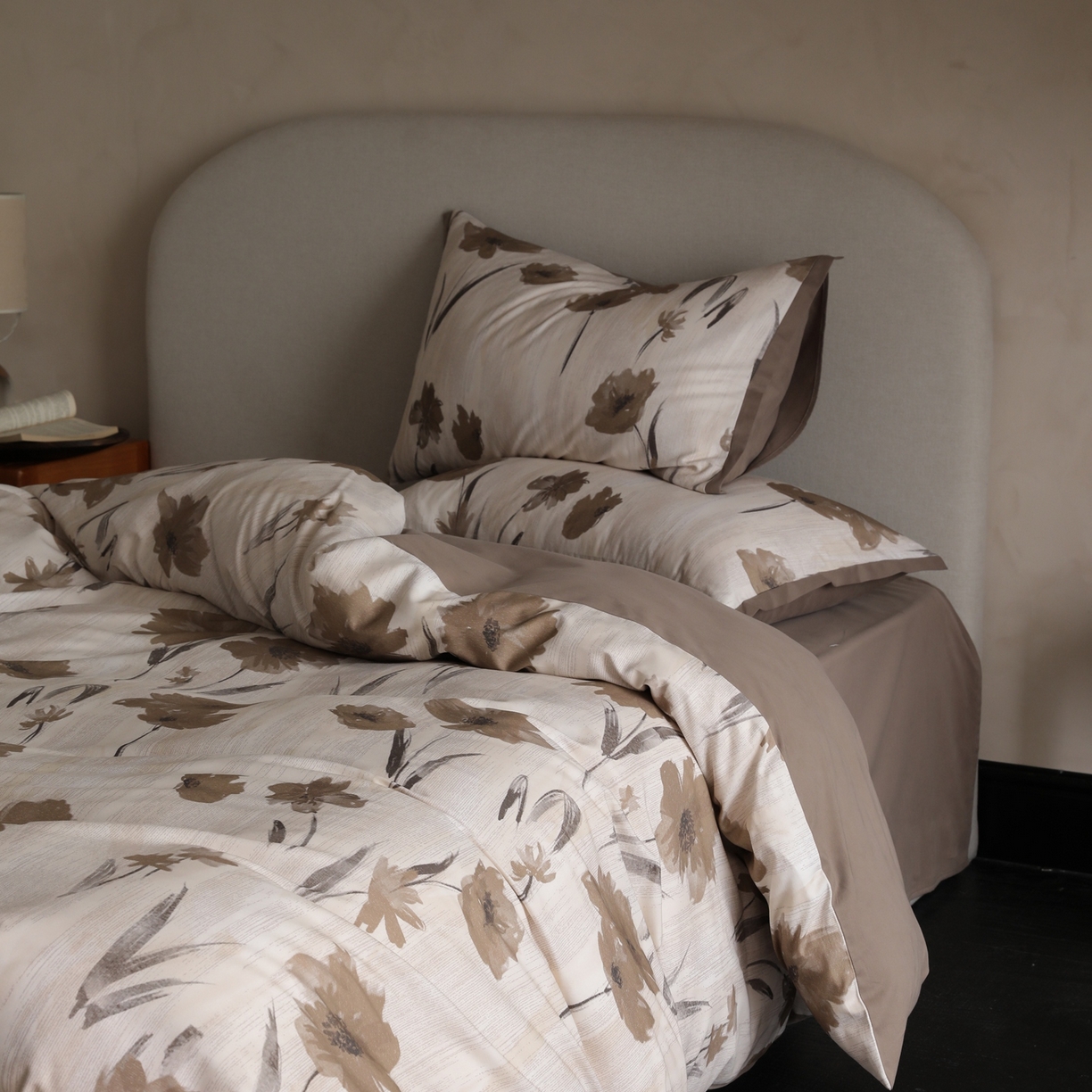 91家纺网 家纺一手货源 找家纺 时光里 2025新款40S全棉纯棉小清新数码印花磨毛四件套 兰佩