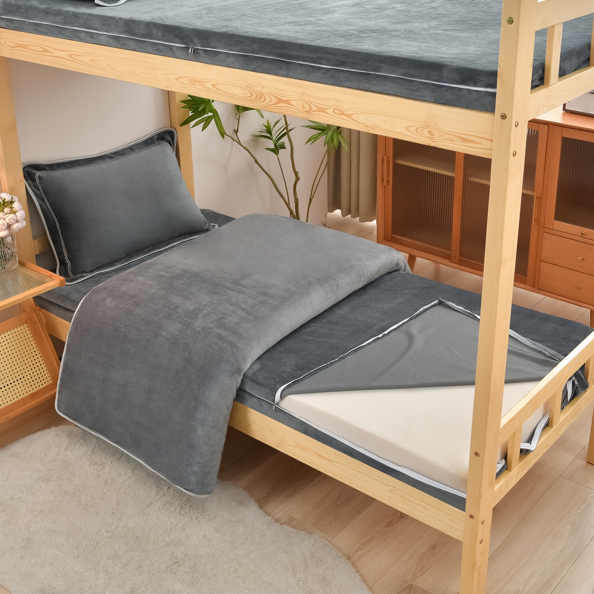 91家纺网 家纺一手货源 找家纺 居尚家纺 2025新款牛奶绒学生三件套床褥套床笠三件套 绅士灰