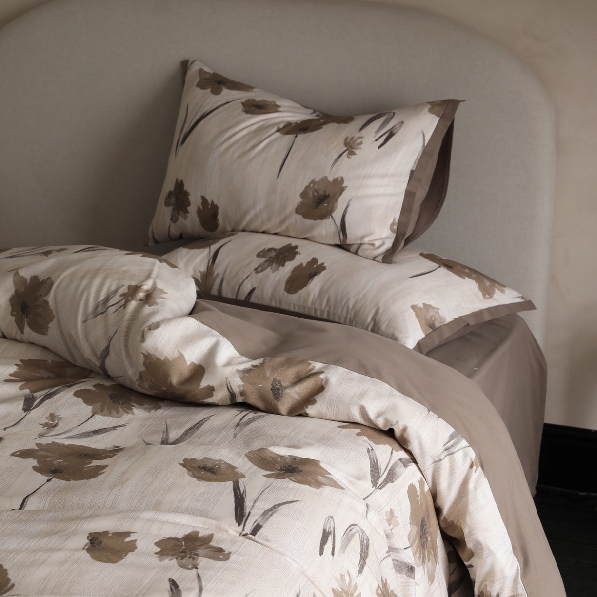 91家纺网 家纺一手货源 找家纺 时光里 2025新款40S全棉纯棉小清新数码印花磨毛四件套 兰佩