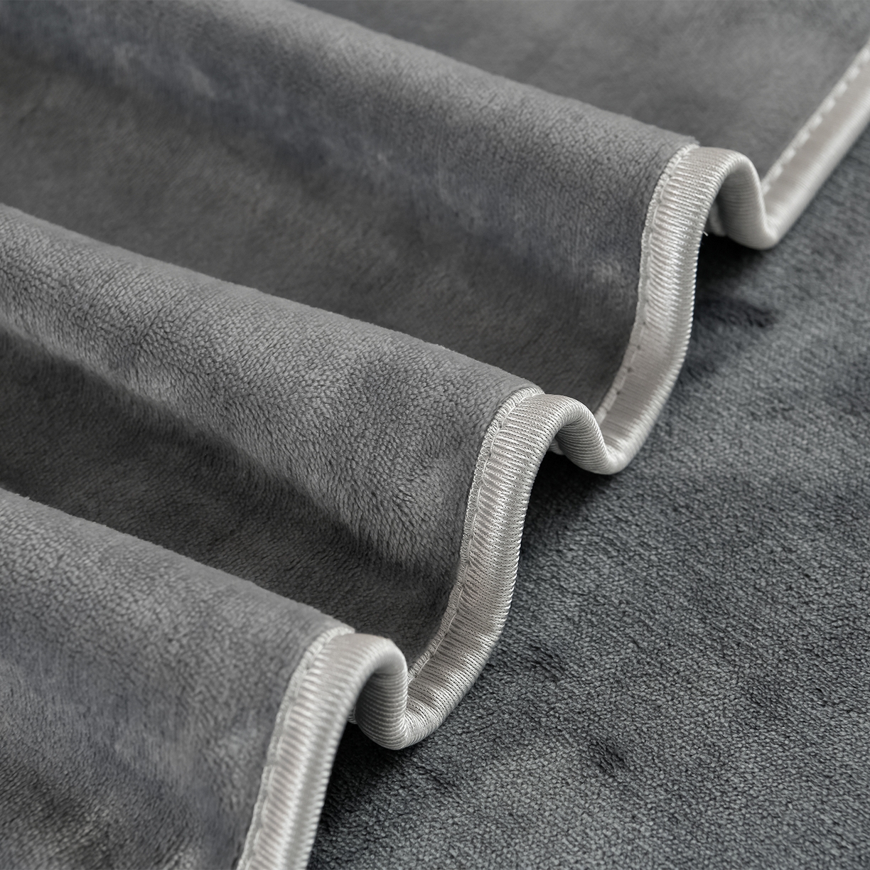 91家纺网 家纺一手货源 找家纺 居尚家纺 2025新款牛奶绒学生三件套床褥套床笠三件套 绅士灰