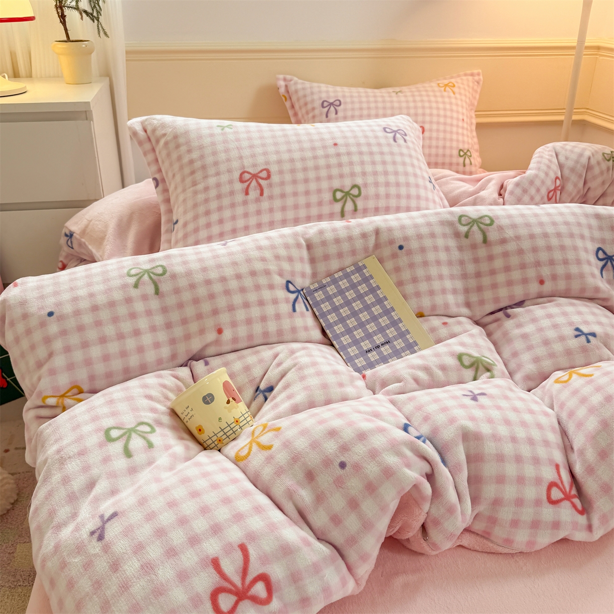 91家纺网 家纺一手货源 找家纺 （总）艾特你 2025新款小清新高克重加厚牛奶绒印花四件套--风格二小窝图