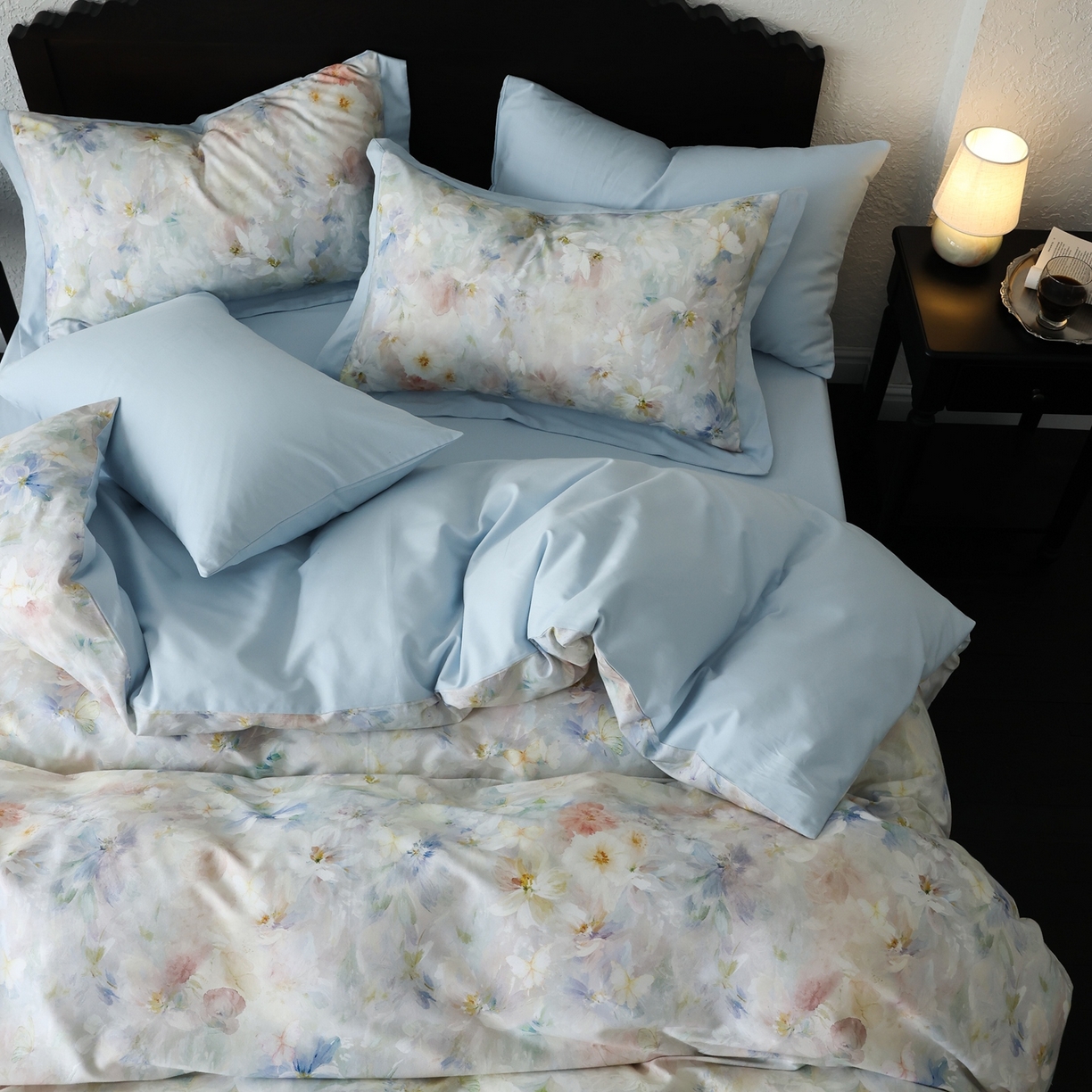 91家纺网 家纺一手货源 找家纺 时光里 2025新款40S全棉纯棉油画风数码印花磨毛四件套 赋蓝归