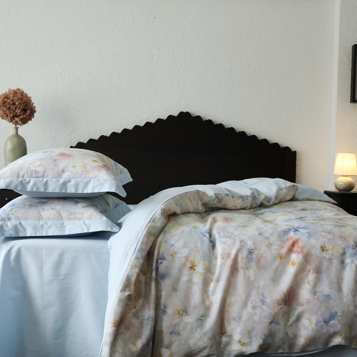 91家纺网 家纺一手货源 找家纺 时光里 2025新款40S全棉纯棉油画风数码印花磨毛四件套 赋蓝归