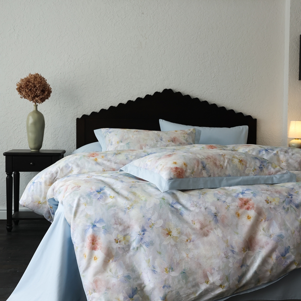 91家纺网 家纺一手货源 找家纺 时光里 2025新款40S全棉纯棉油画风数码印花磨毛四件套 赋蓝归