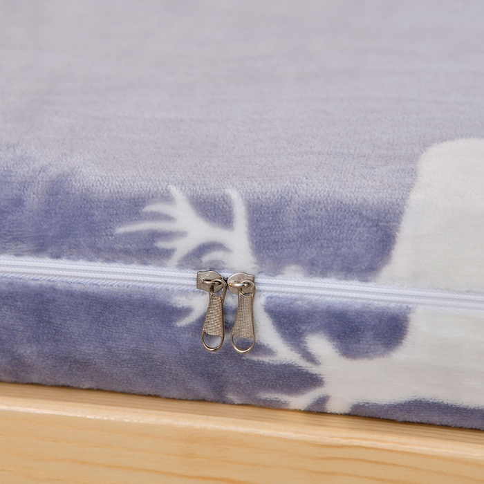 91家纺网 家纺一手货源 找家纺 居尚家纺 2025新款牛奶绒学生三件套床褥套床笠三件套 一鹿有你-灰