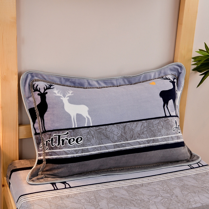 91家纺网 家纺一手货源 找家纺 居尚家纺 2025新款牛奶绒学生三件套床褥套床笠三件套 一鹿有你-灰